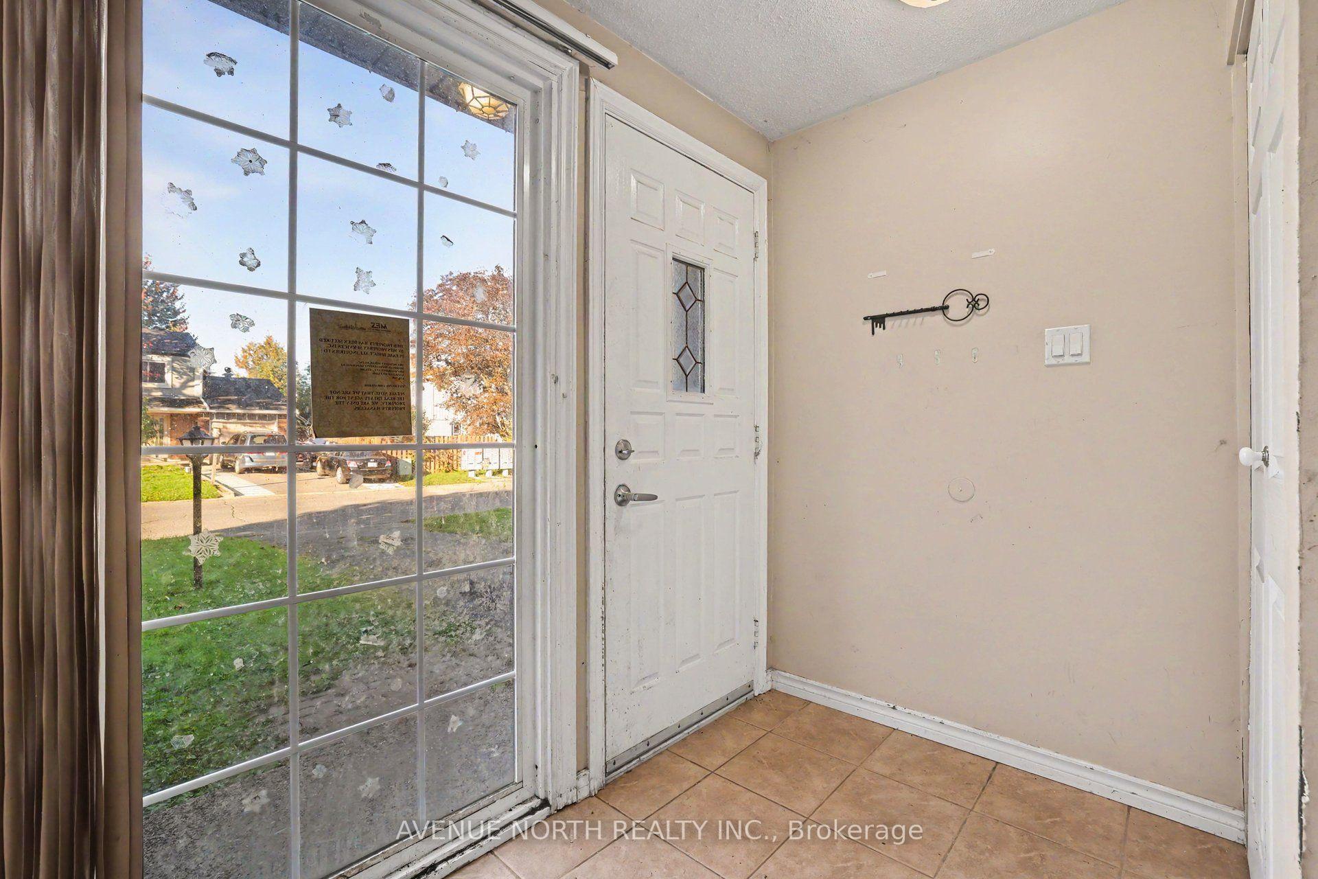 Photo 3 of 68 Downsview Crescent, Ottawa, Tanglewood — HOMEH