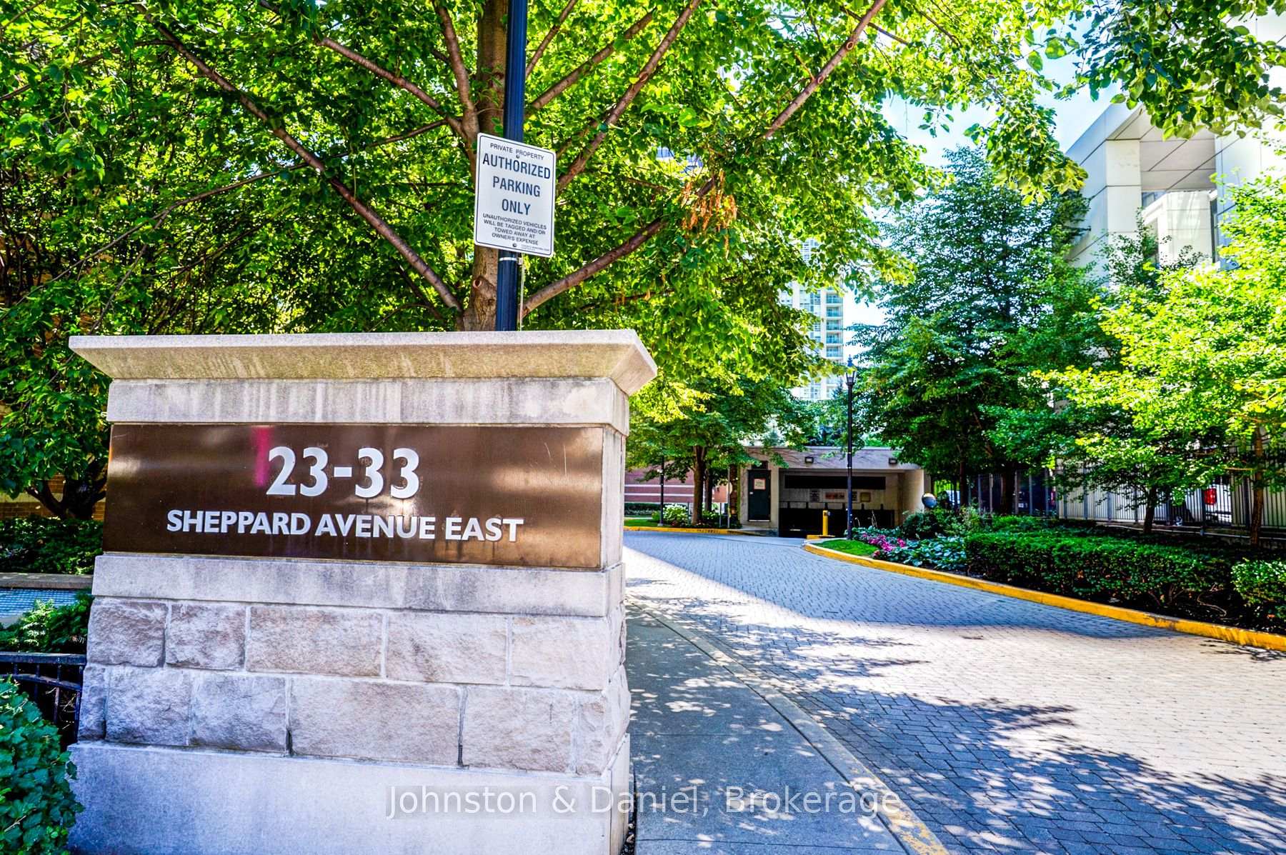 Photo 4 of Unit 805, 33 Sheppard Avenue E, North York, Willowdale East — HOMEH