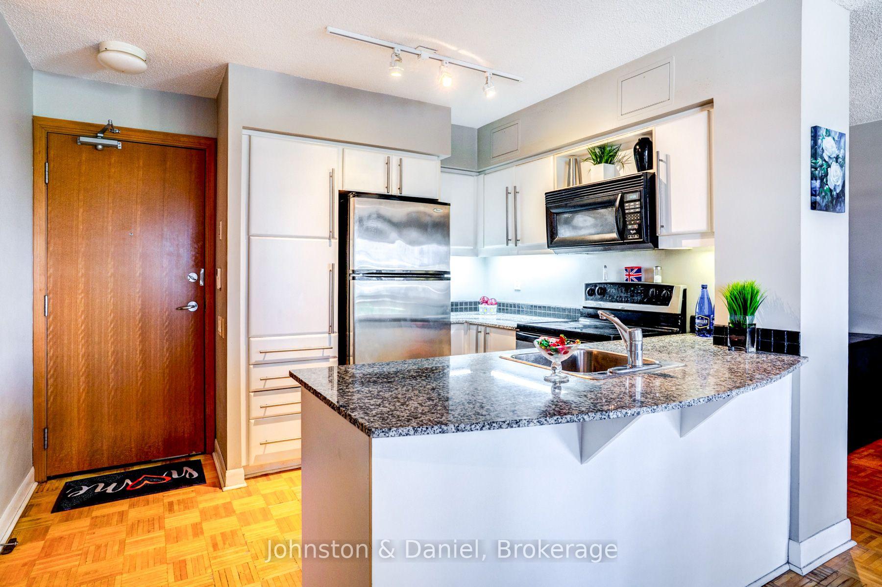 Photo 5 of Unit 805, 33 Sheppard Avenue E, North York, Willowdale East — HOMEH