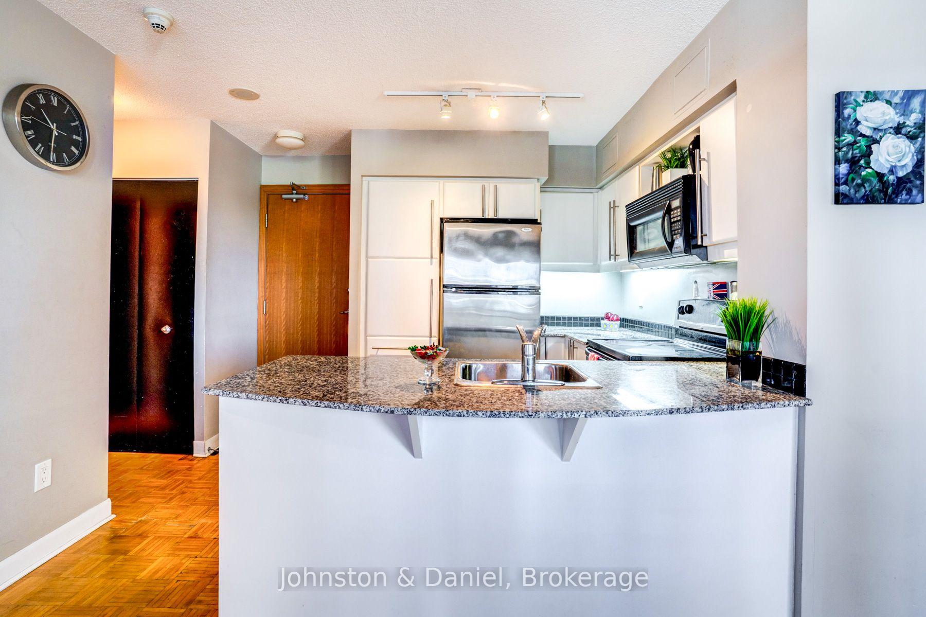 Photo 6 of Unit 805, 33 Sheppard Avenue E, North York, Willowdale East — HOMEH