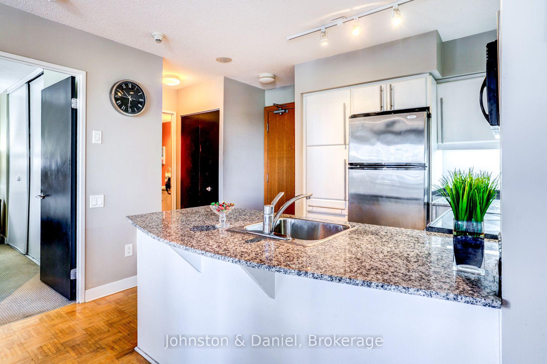 Photo 7 of Unit 805, 33 Sheppard Avenue E, North York, Willowdale East — HOMEH