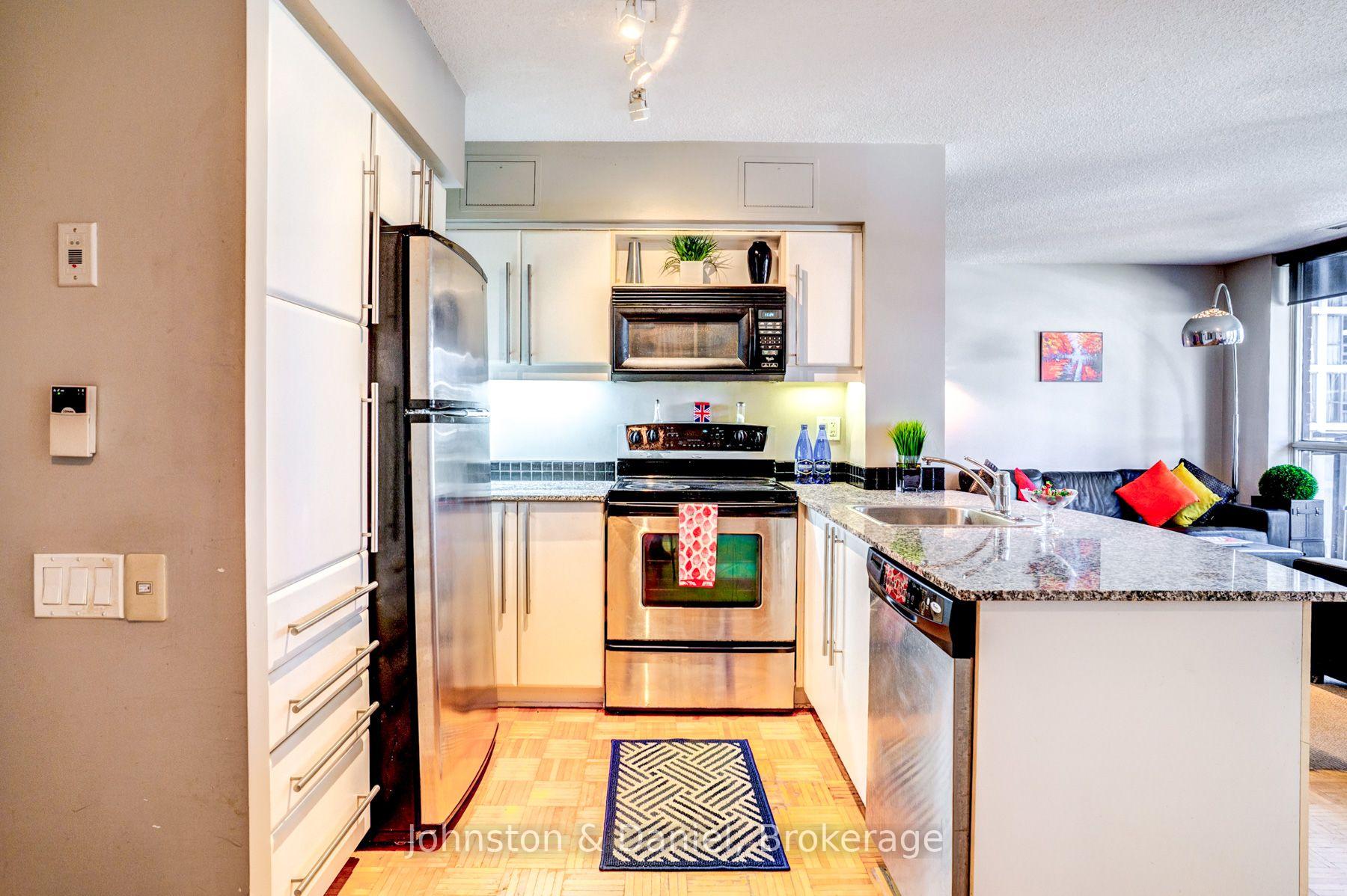 Photo 9 of Unit 805, 33 Sheppard Avenue E, North York, Willowdale East — HOMEH