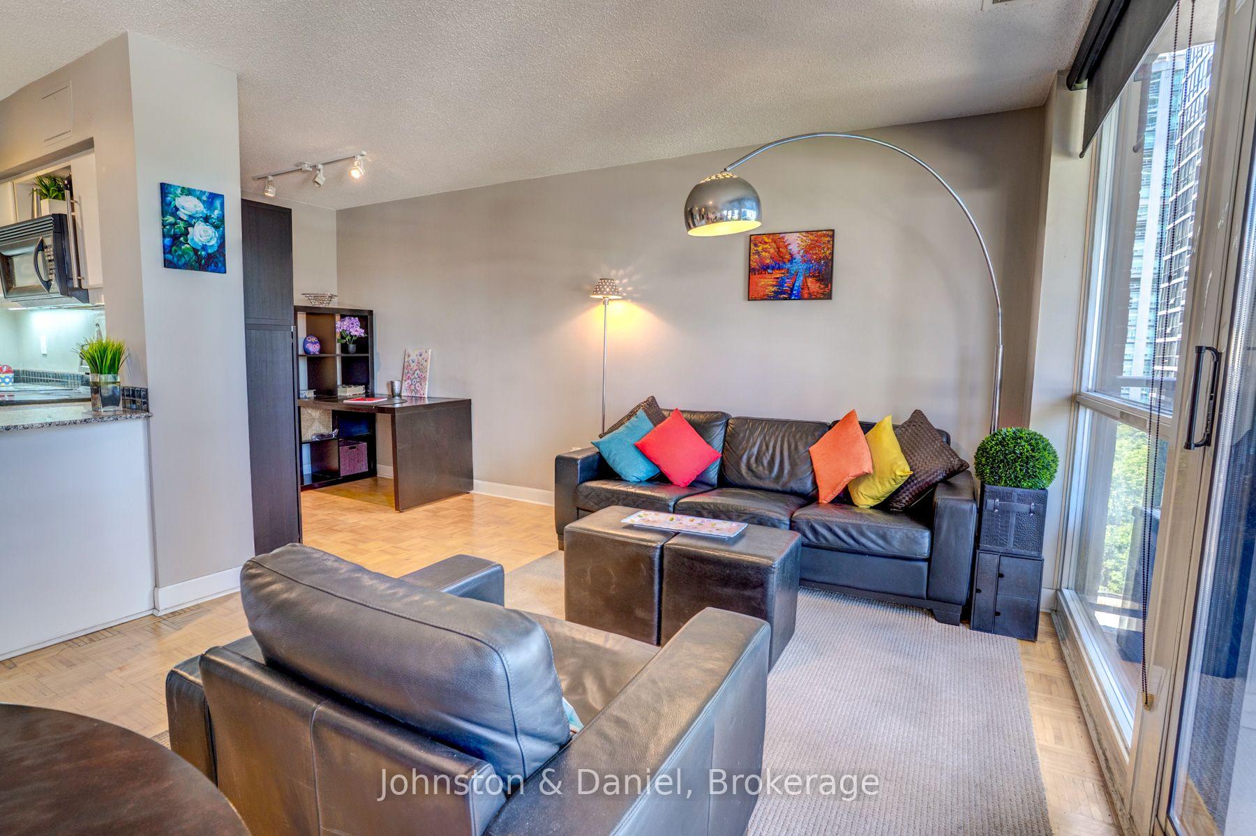 Photo 13 of Unit 805, 33 Sheppard Avenue E, North York, Willowdale East — HOMEH