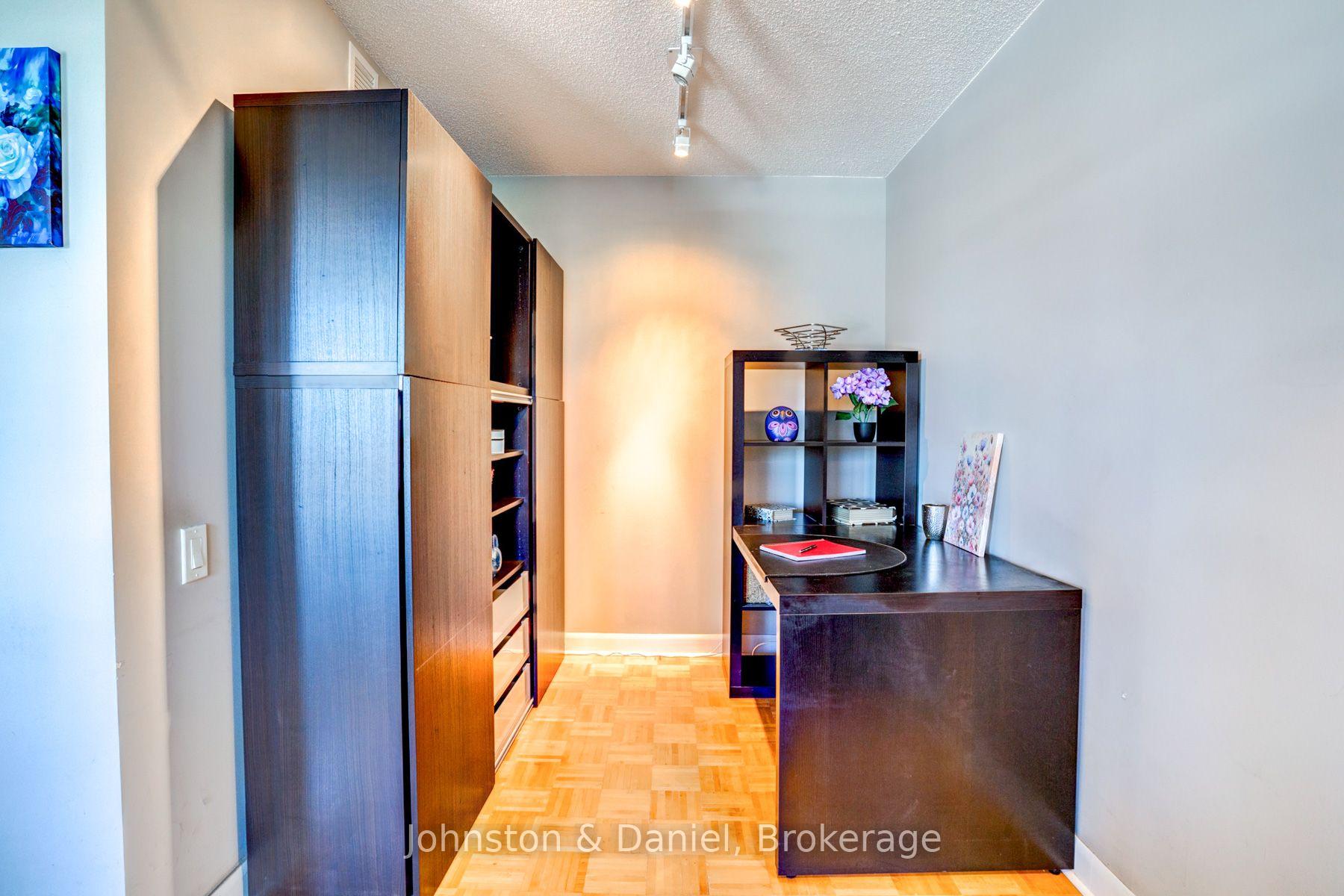 Photo 15 of Unit 805, 33 Sheppard Avenue E, North York, Willowdale East — HOMEH