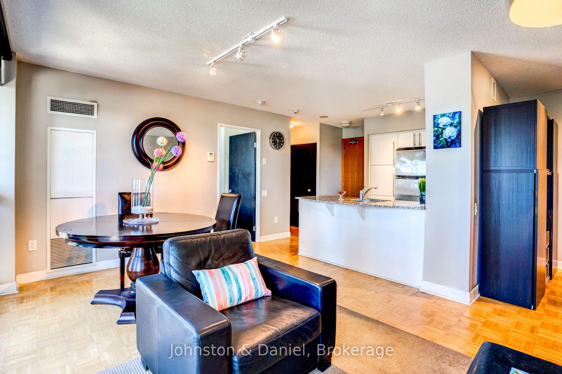 Photo 17 of Unit 805, 33 Sheppard Avenue E, North York, Willowdale East — HOMEH