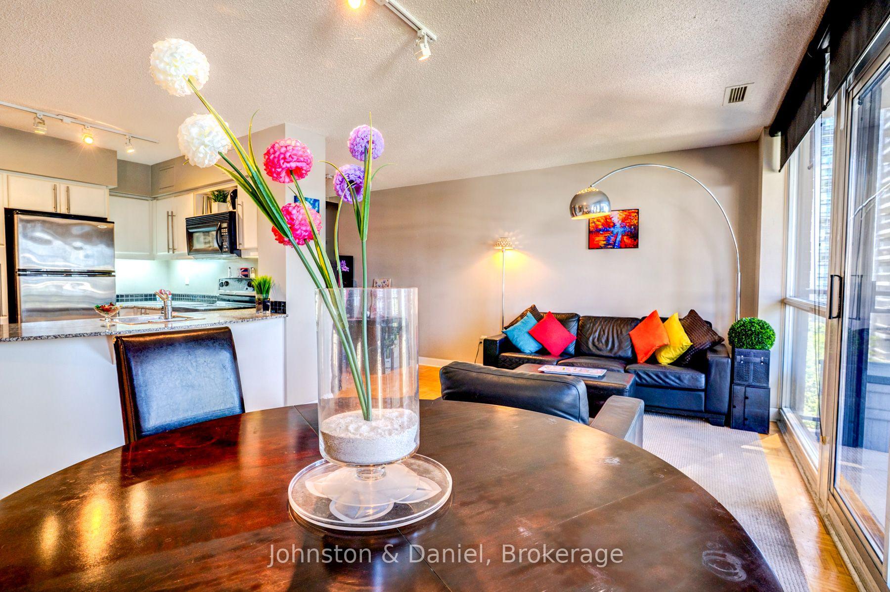 Photo 18 of Unit 805, 33 Sheppard Avenue E, North York, Willowdale East — HOMEH