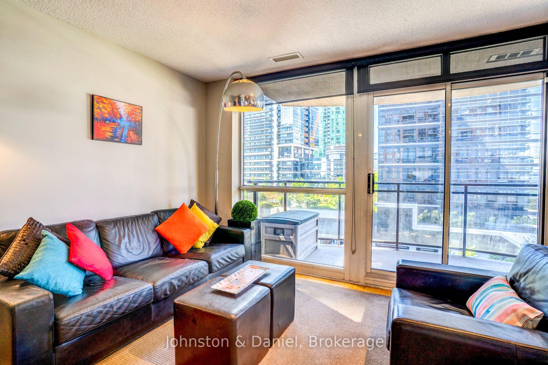 Photo 19 of Unit 805, 33 Sheppard Avenue E, North York, Willowdale East — HOMEH