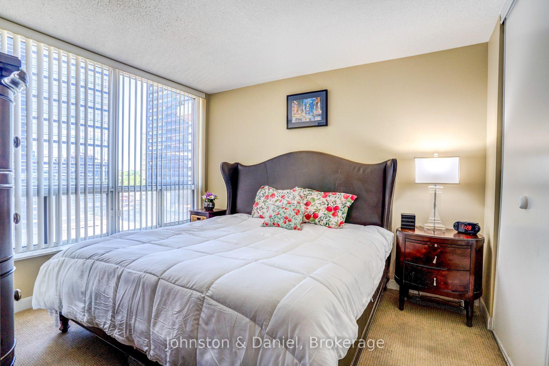 Photo 20 of Unit 805, 33 Sheppard Avenue E, North York, Willowdale East — HOMEH
