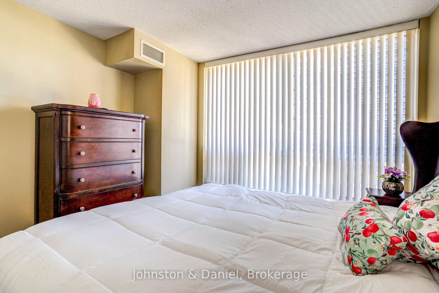 Photo 21 of Unit 805, 33 Sheppard Avenue E, North York, Willowdale East — HOMEH