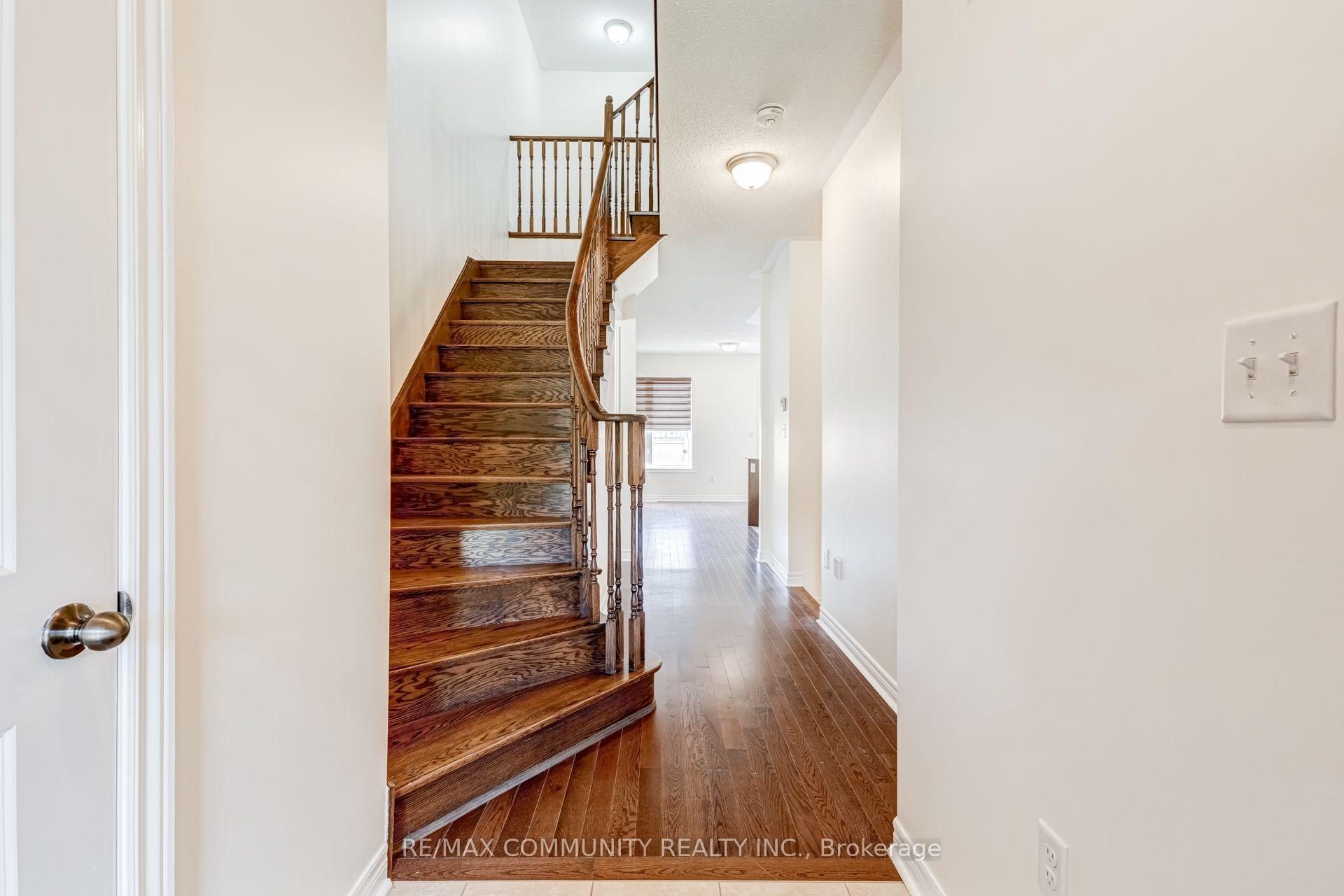Photo 5 of 66 Kempsford Crescent, Brampton, Northwest Brampton — HOMEH