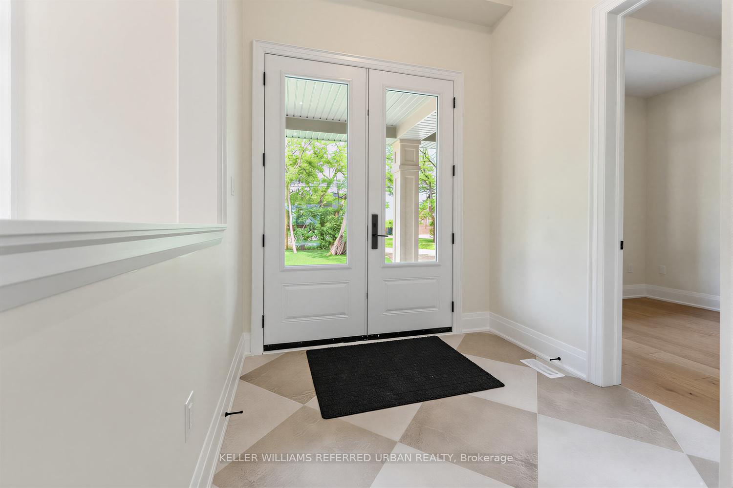 Photo 4 of 1429 Dundas Crescent, Mississauga, Erindale — HOMEH