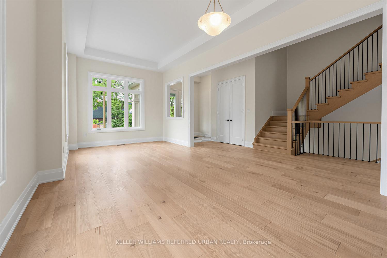 Photo 10 of 1429 Dundas Crescent, Mississauga, Erindale — HOMEH