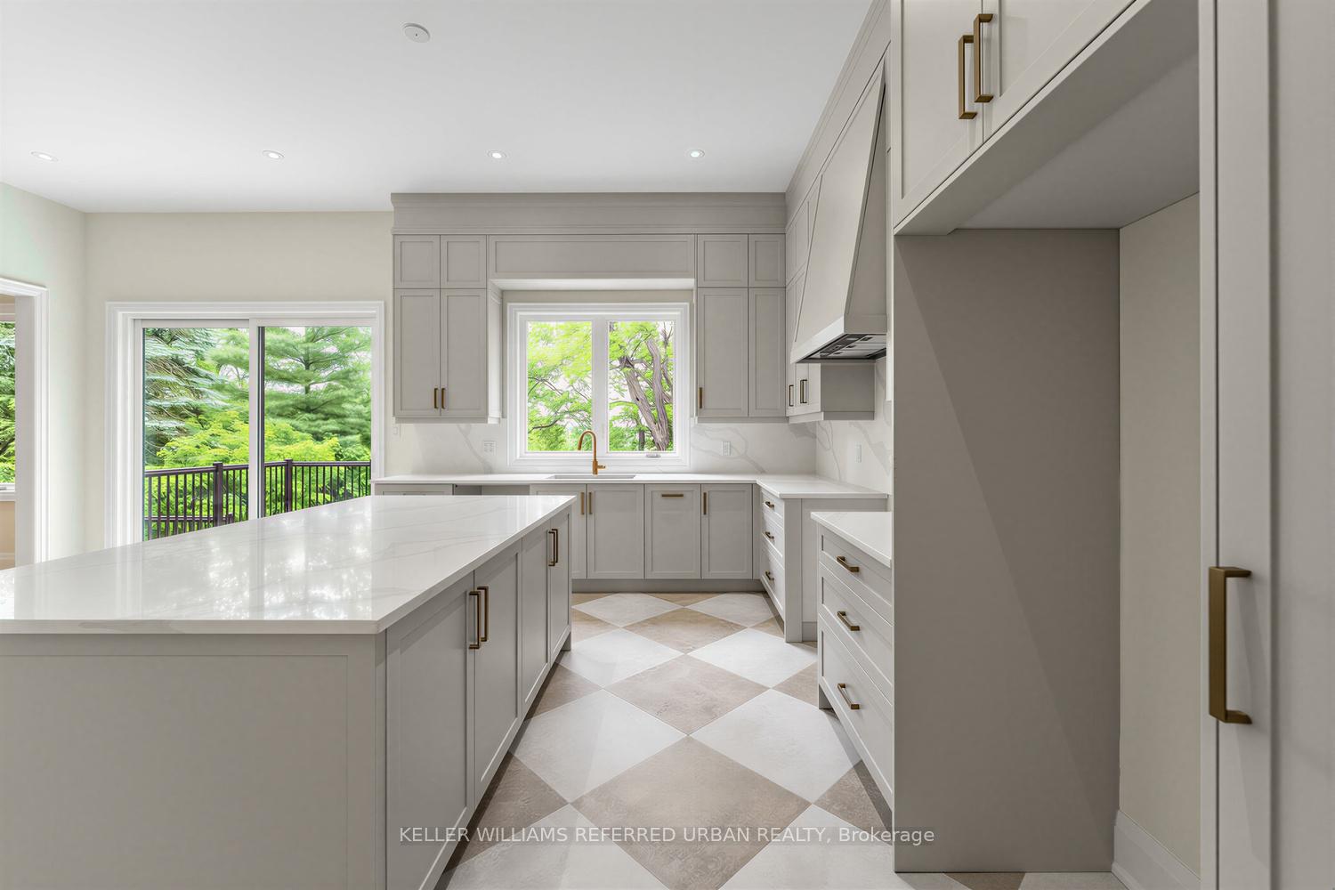 Photo 13 of 1429 Dundas Crescent, Mississauga, Erindale — HOMEH