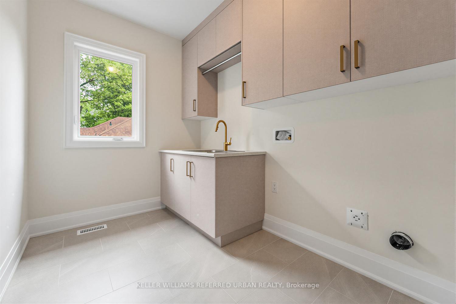 Photo 35 of 1429 Dundas Crescent, Mississauga, Erindale — HOMEH