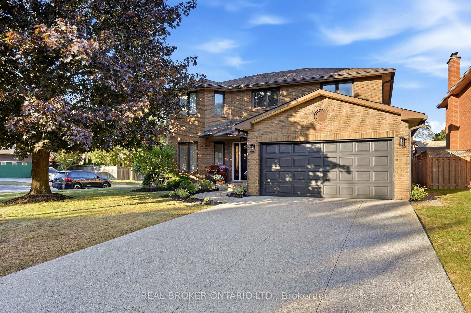 Photo 3 of 551 Kastelic Place, Burlington, Roseland — HOMEH
