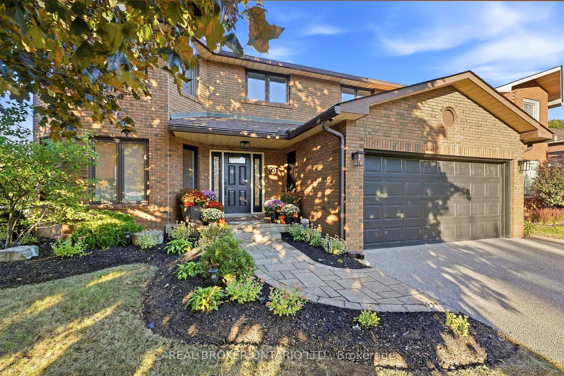 Photo 4 of 551 Kastelic Place, Burlington, Roseland — HOMEH