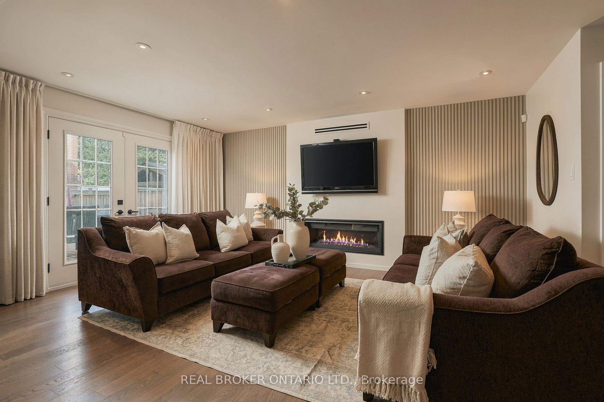 Photo 15 of 551 Kastelic Place, Burlington, Roseland — HOMEH