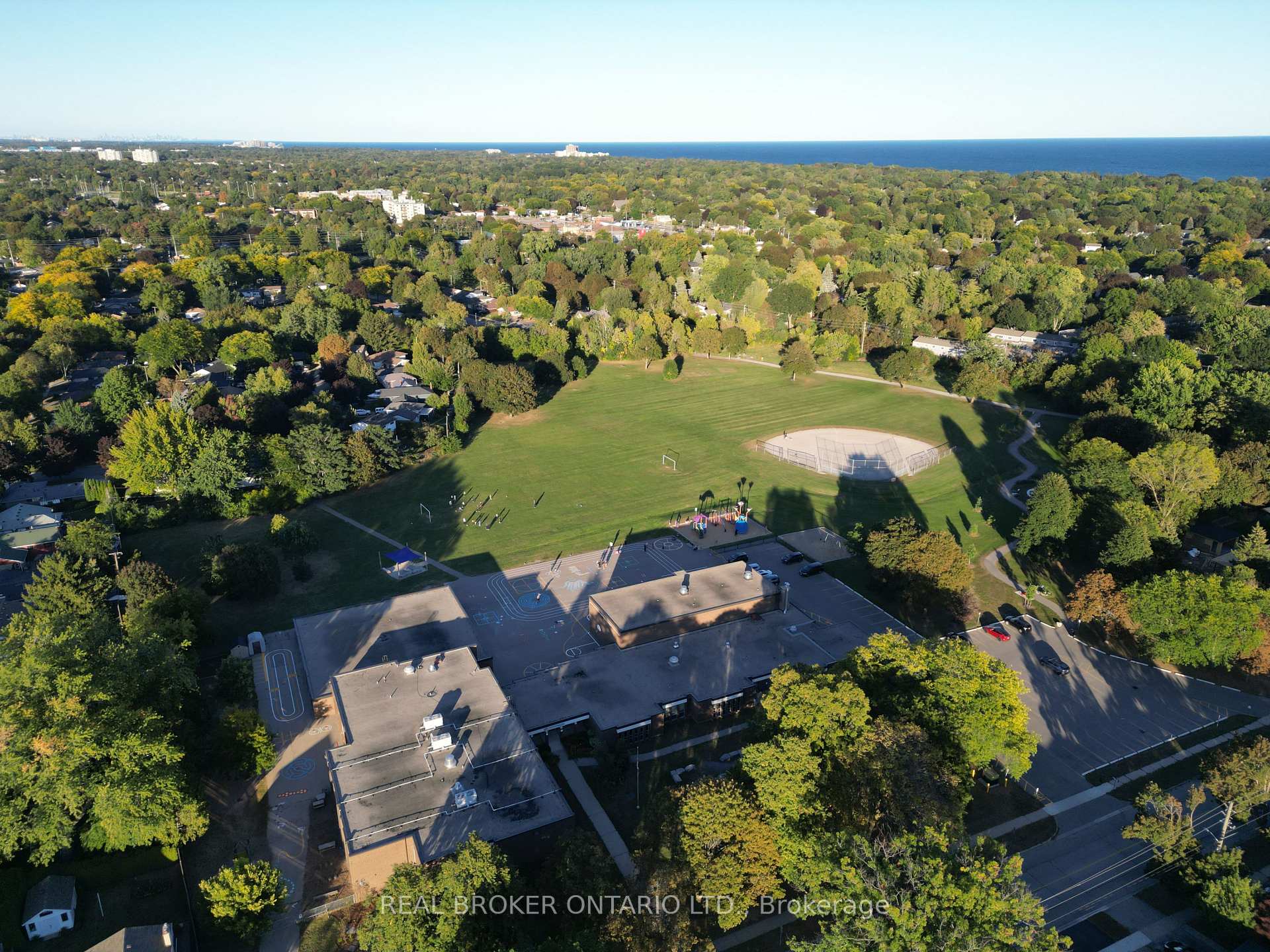 Photo 38 of 551 Kastelic Place, Burlington, Roseland — HOMEH