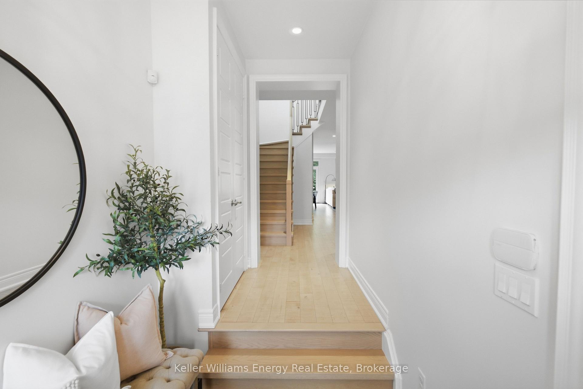 Photo 3 of 88 Underwood Drive, Whitby, Brooklin — HOMEH