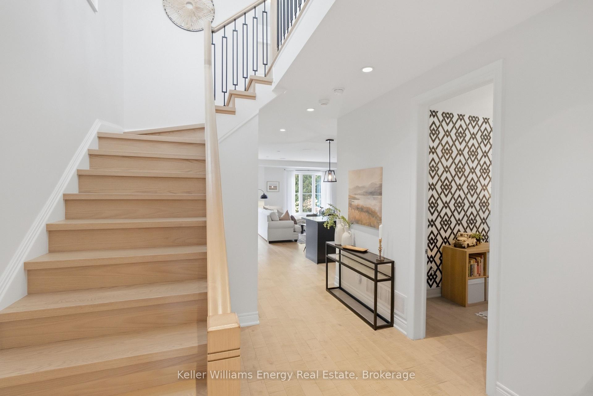 Photo 4 of 88 Underwood Drive, Whitby, Brooklin — HOMEH