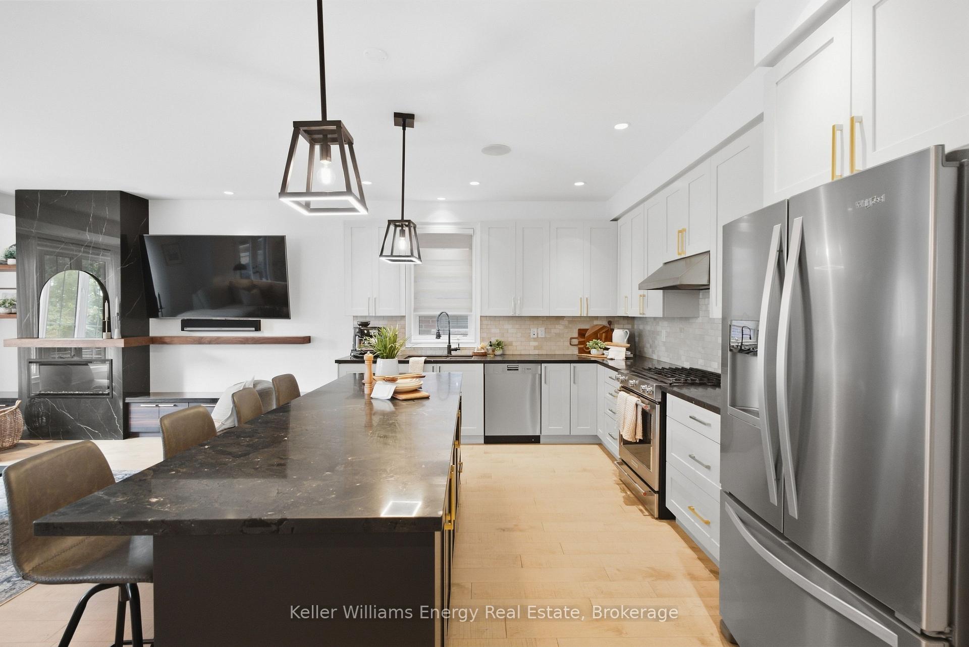 Photo 8 of 88 Underwood Drive, Whitby, Brooklin — HOMEH