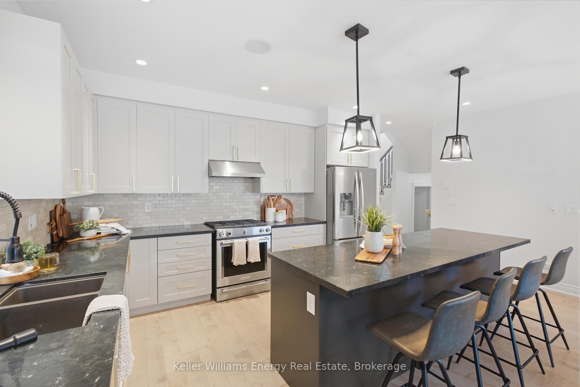 Photo 10 of 88 Underwood Drive, Whitby, Brooklin — HOMEH