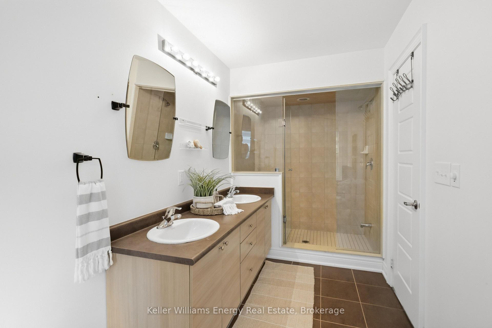 Photo 27 of 88 Underwood Drive, Whitby, Brooklin — HOMEH
