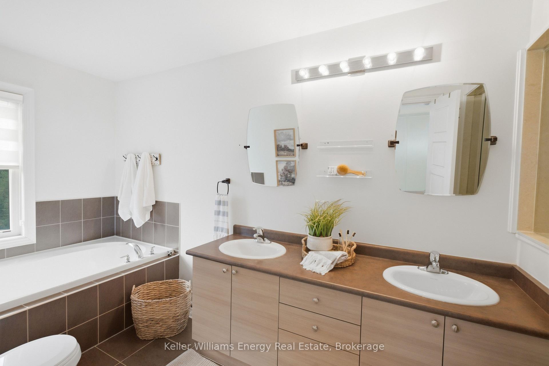 Photo 28 of 88 Underwood Drive, Whitby, Brooklin — HOMEH