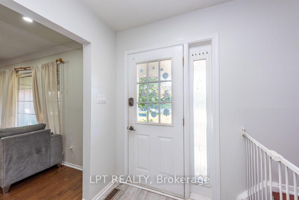 Photo 2 of 111 Dearbourne Boulevard, Brampton, Southgate — HOMEH