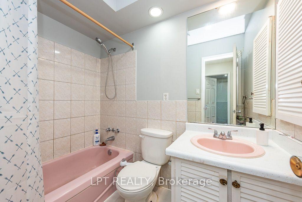 Photo 3 of 111 Dearbourne Boulevard, Brampton, Southgate — HOMEH