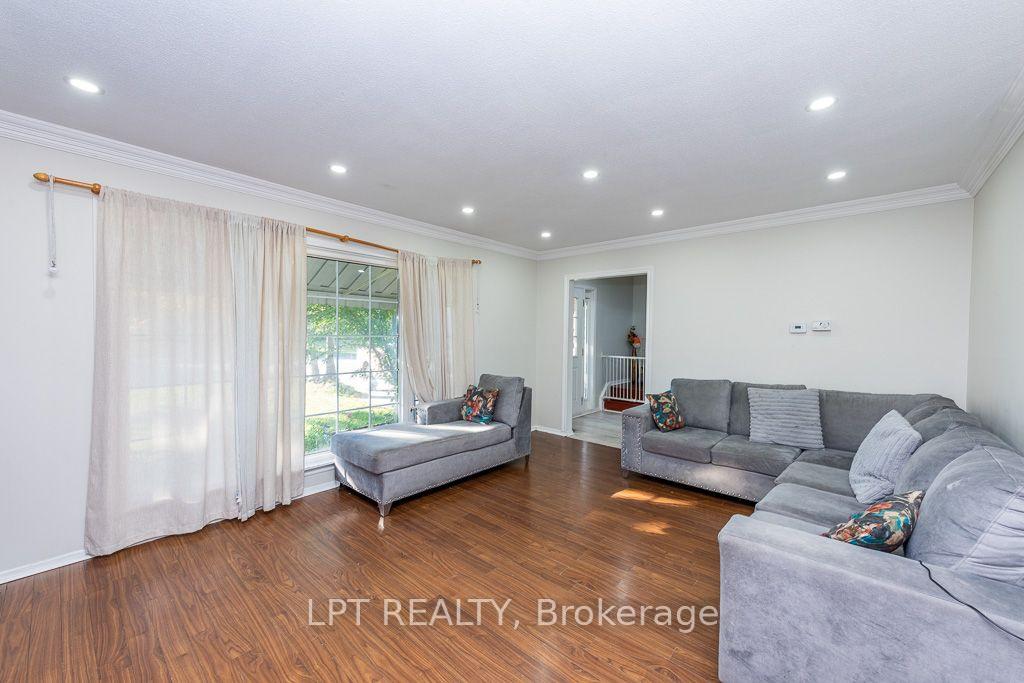 Photo 5 of 111 Dearbourne Boulevard, Brampton, Southgate — HOMEH