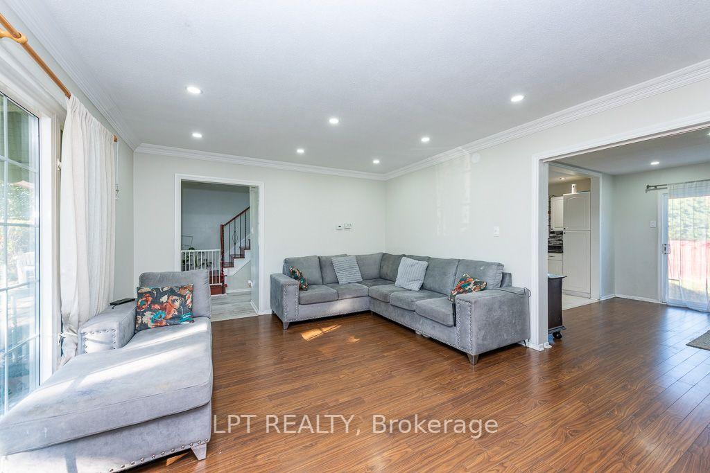 Photo 6 of 111 Dearbourne Boulevard, Brampton, Southgate — HOMEH