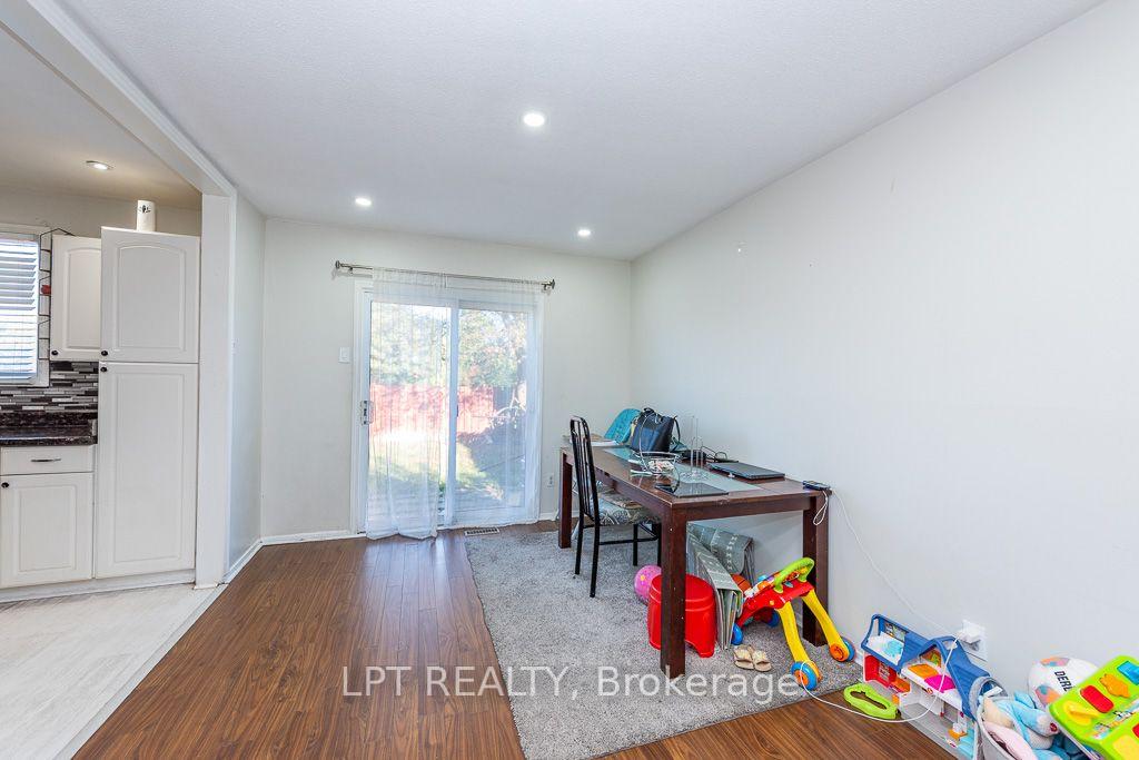Photo 7 of 111 Dearbourne Boulevard, Brampton, Southgate — HOMEH
