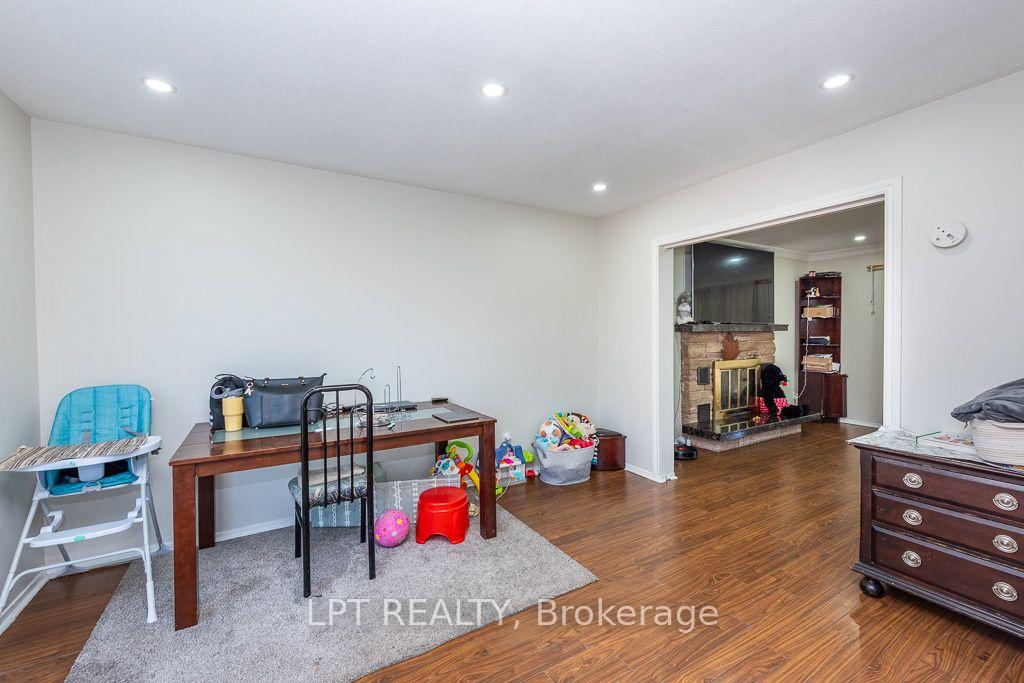 Photo 8 of 111 Dearbourne Boulevard, Brampton, Southgate — HOMEH