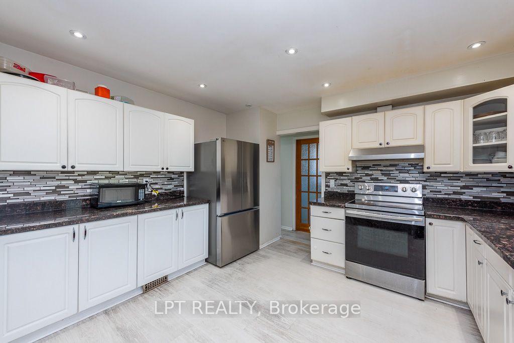 Photo 9 of 111 Dearbourne Boulevard, Brampton, Southgate — HOMEH