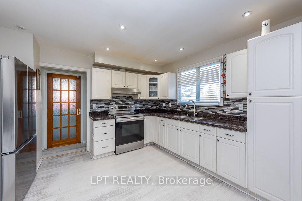 Photo 10 of 111 Dearbourne Boulevard, Brampton, Southgate — HOMEH