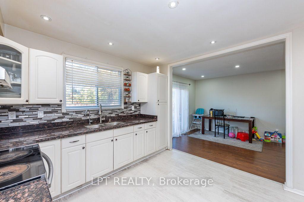 Photo 11 of 111 Dearbourne Boulevard, Brampton, Southgate — HOMEH