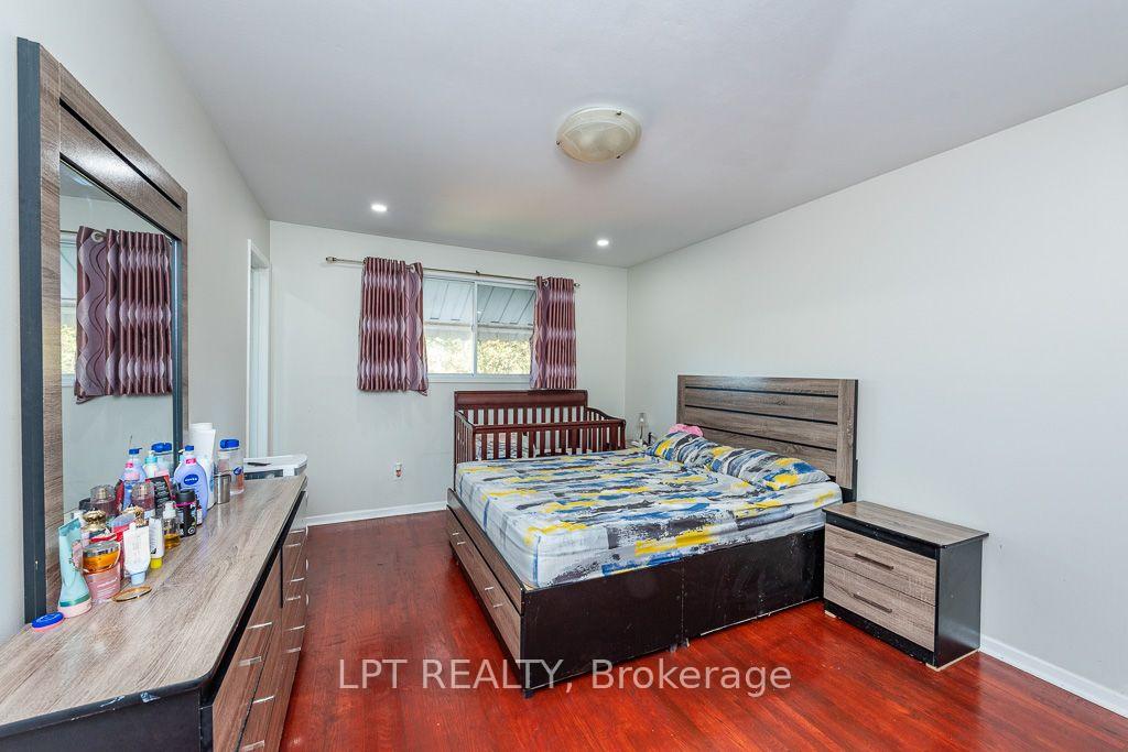 Photo 15 of 111 Dearbourne Boulevard, Brampton, Southgate — HOMEH