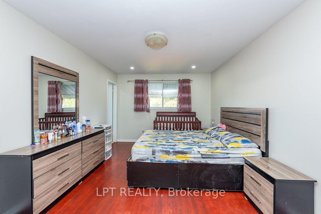 Photo 16 of 111 Dearbourne Boulevard, Brampton, Southgate — HOMEH