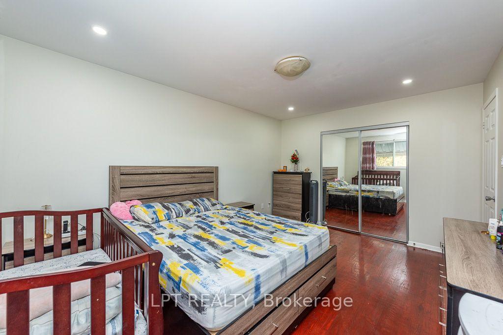 Photo 17 of 111 Dearbourne Boulevard, Brampton, Southgate — HOMEH