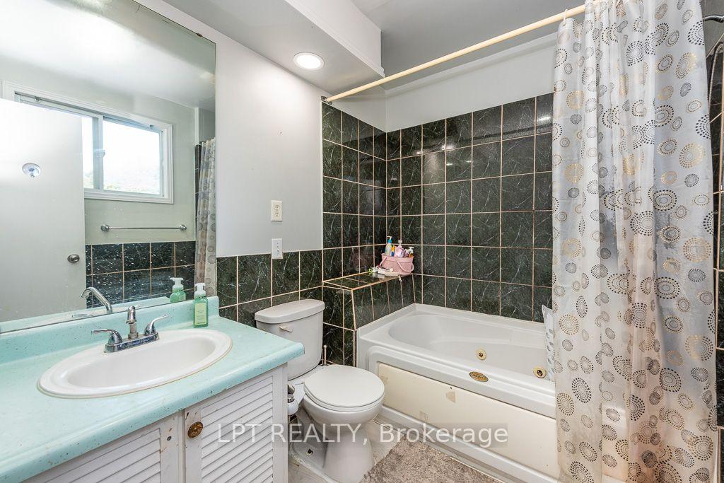 Photo 18 of 111 Dearbourne Boulevard, Brampton, Southgate — HOMEH