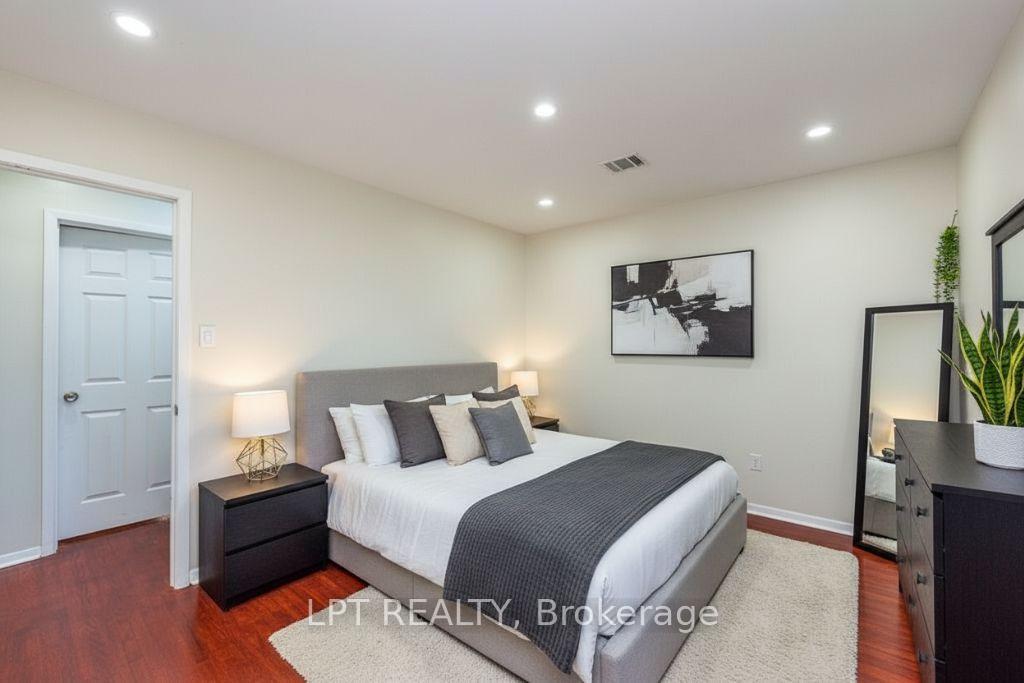 Photo 23 of 111 Dearbourne Boulevard, Brampton, Southgate — HOMEH