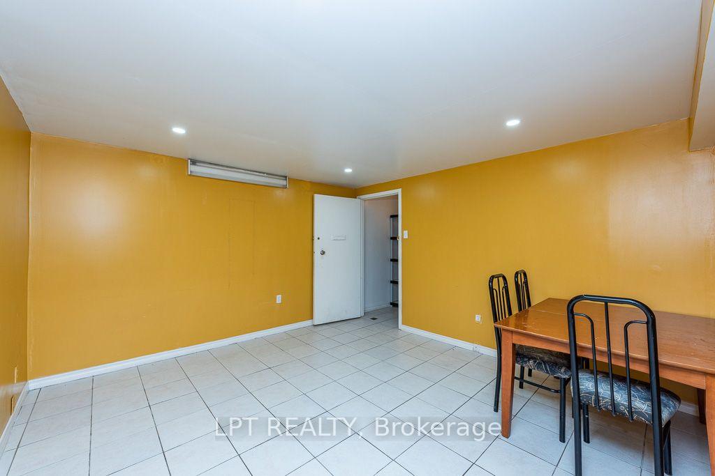 Photo 33 of 111 Dearbourne Boulevard, Brampton, Southgate — HOMEH