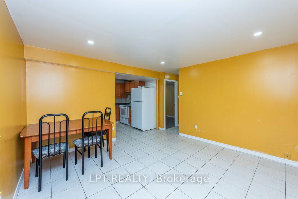 Photo 34 of 111 Dearbourne Boulevard, Brampton, Southgate — HOMEH