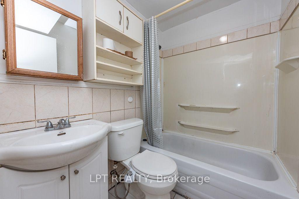 Photo 38 of 111 Dearbourne Boulevard, Brampton, Southgate — HOMEH
