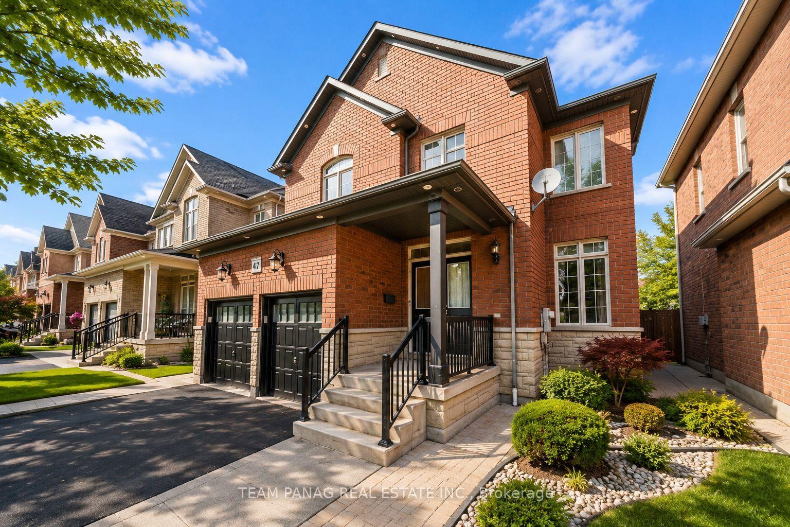 Photo 3 of 47 Sorbonne Drive, Brampton, Vales of Castlemore North — HOMEH