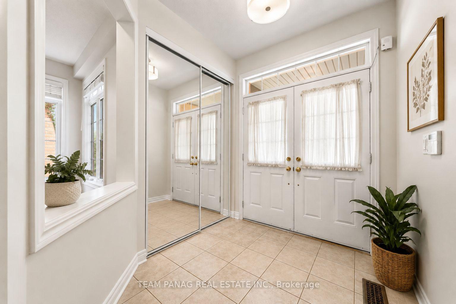 Photo 5 of 47 Sorbonne Drive, Brampton, Vales of Castlemore North — HOMEH