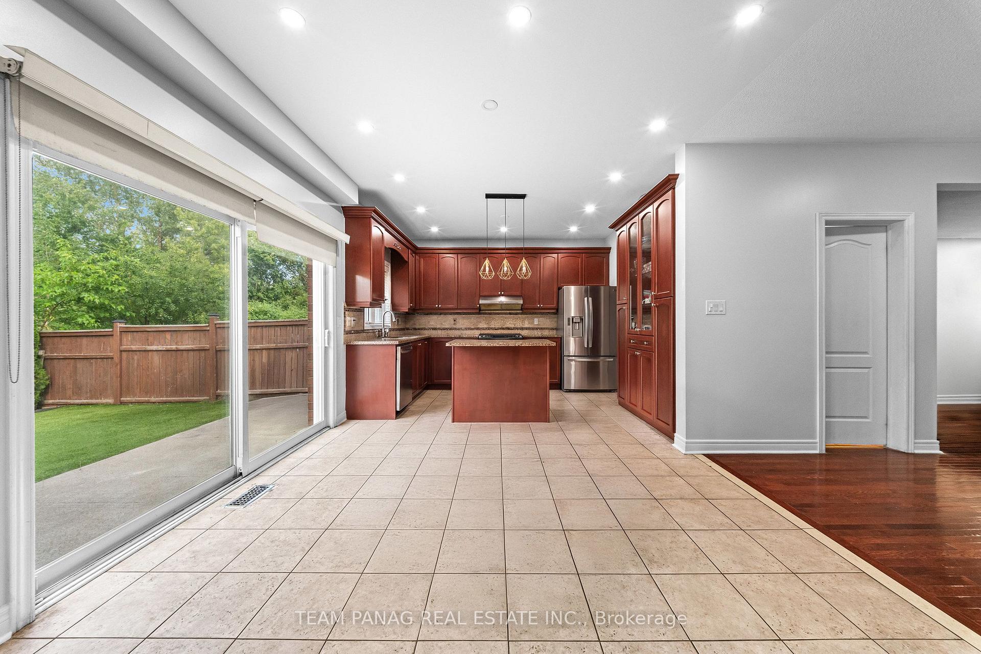 Photo 15 of 47 Sorbonne Drive, Brampton, Vales of Castlemore North — HOMEH