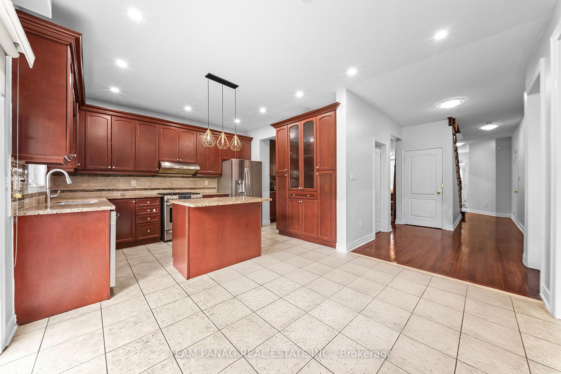 Photo 16 of 47 Sorbonne Drive, Brampton, Vales of Castlemore North — HOMEH