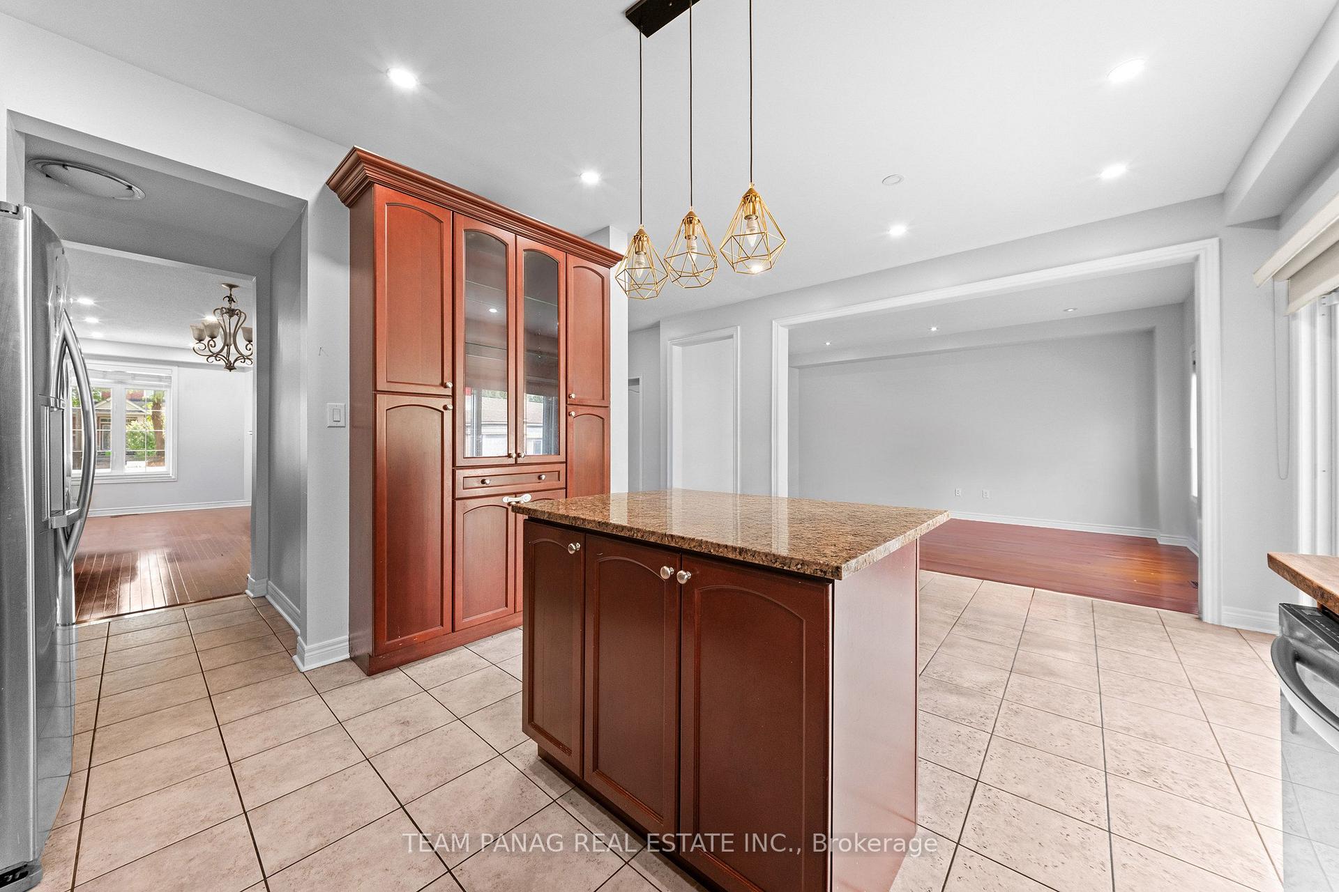 Photo 19 of 47 Sorbonne Drive, Brampton, Vales of Castlemore North — HOMEH
